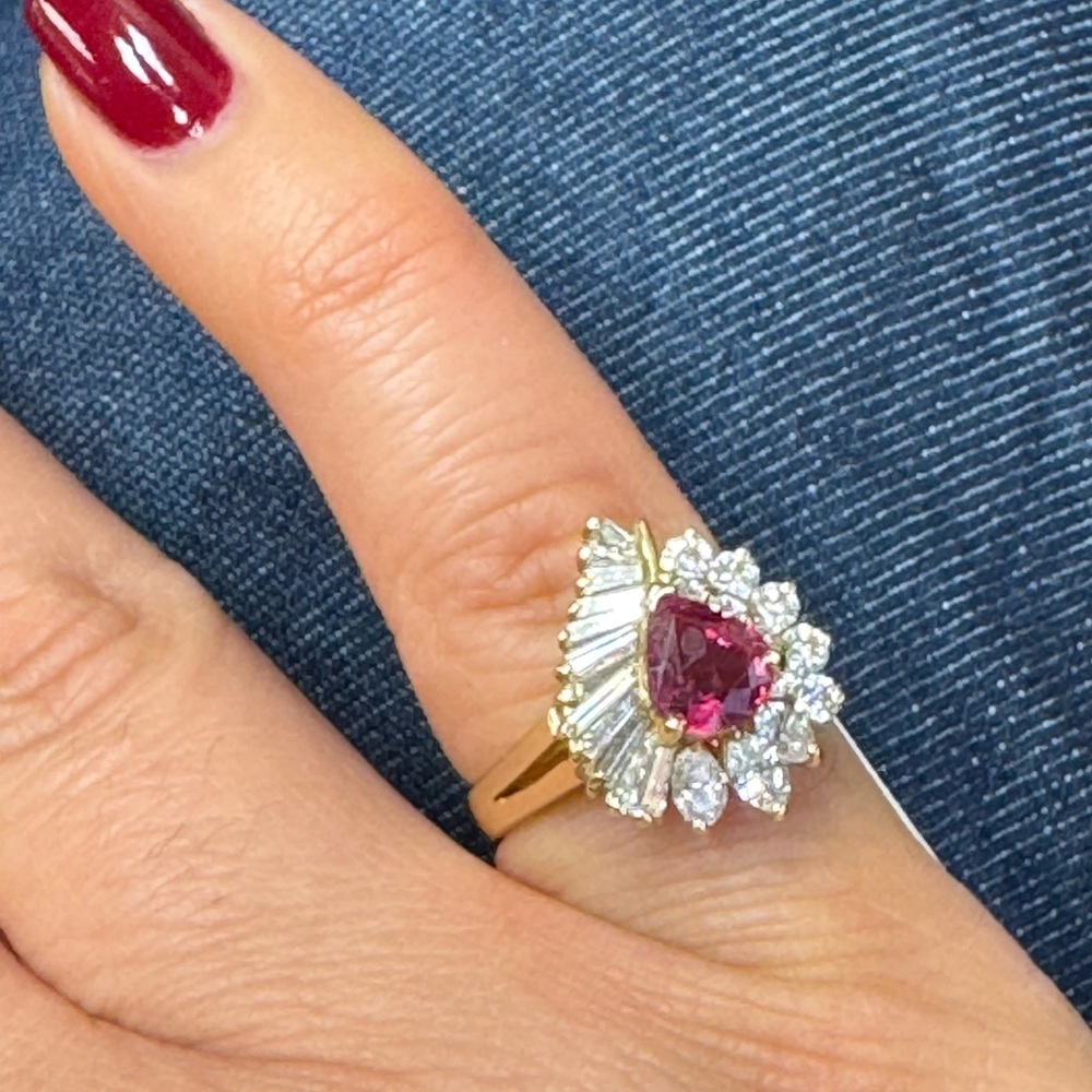 LADIES RING 14K YELLOW GOLD WITH DIAMONDS AND PERSHAPE RUBY SIZE 6